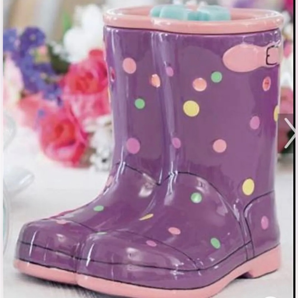 Wellies Scentsy February 2016 Retired warmer of the month NIB